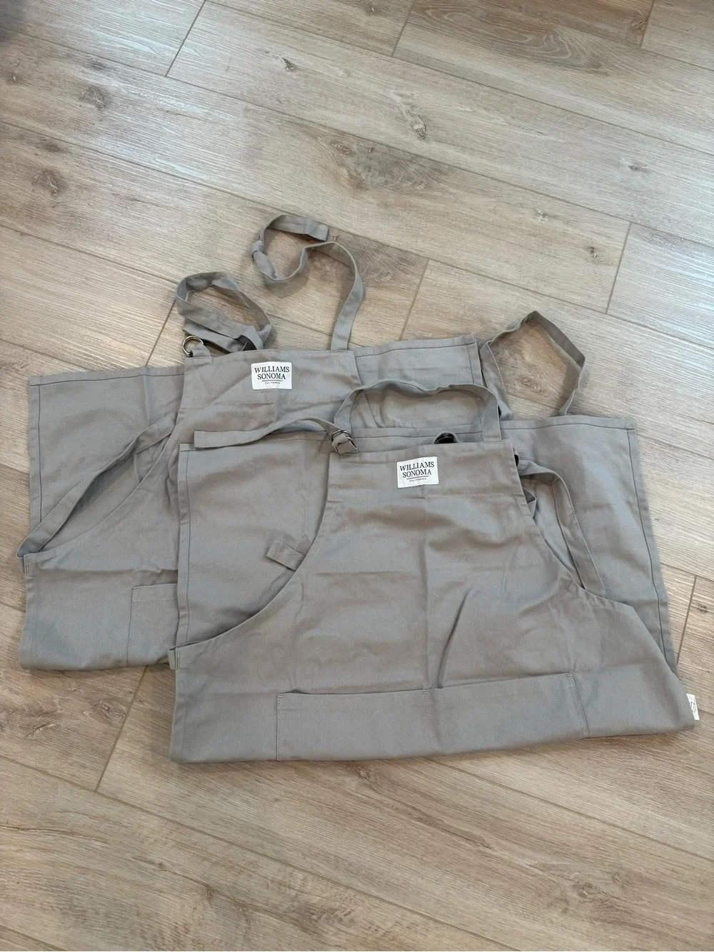 2x (Pair) of Williams Sonoma Drizzle Gray Classic Solid Aprons